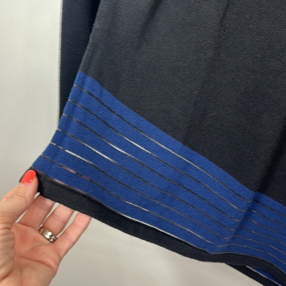 St.John black and blue asymmetrical 97% wool top size large. - Picture 4 of 11